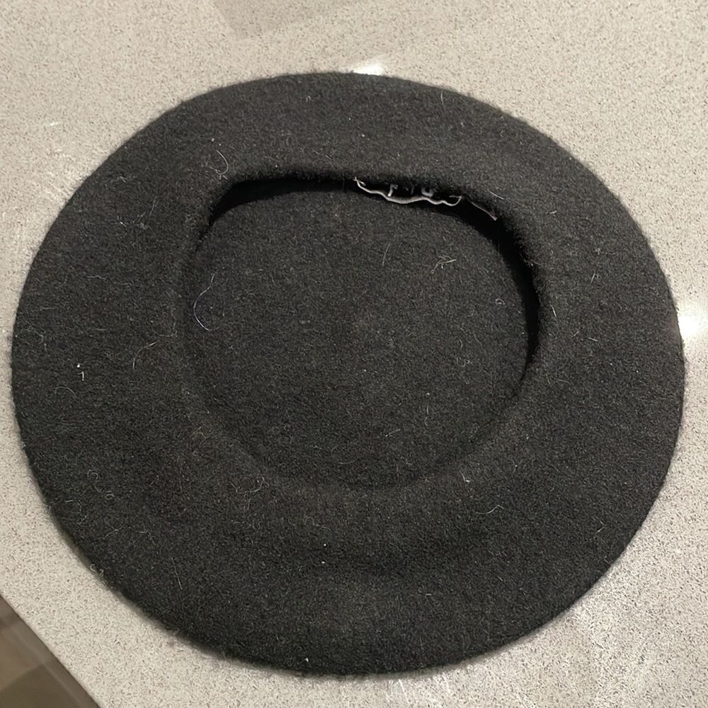 Lack of colour black wool beret - Picture 5 of 8